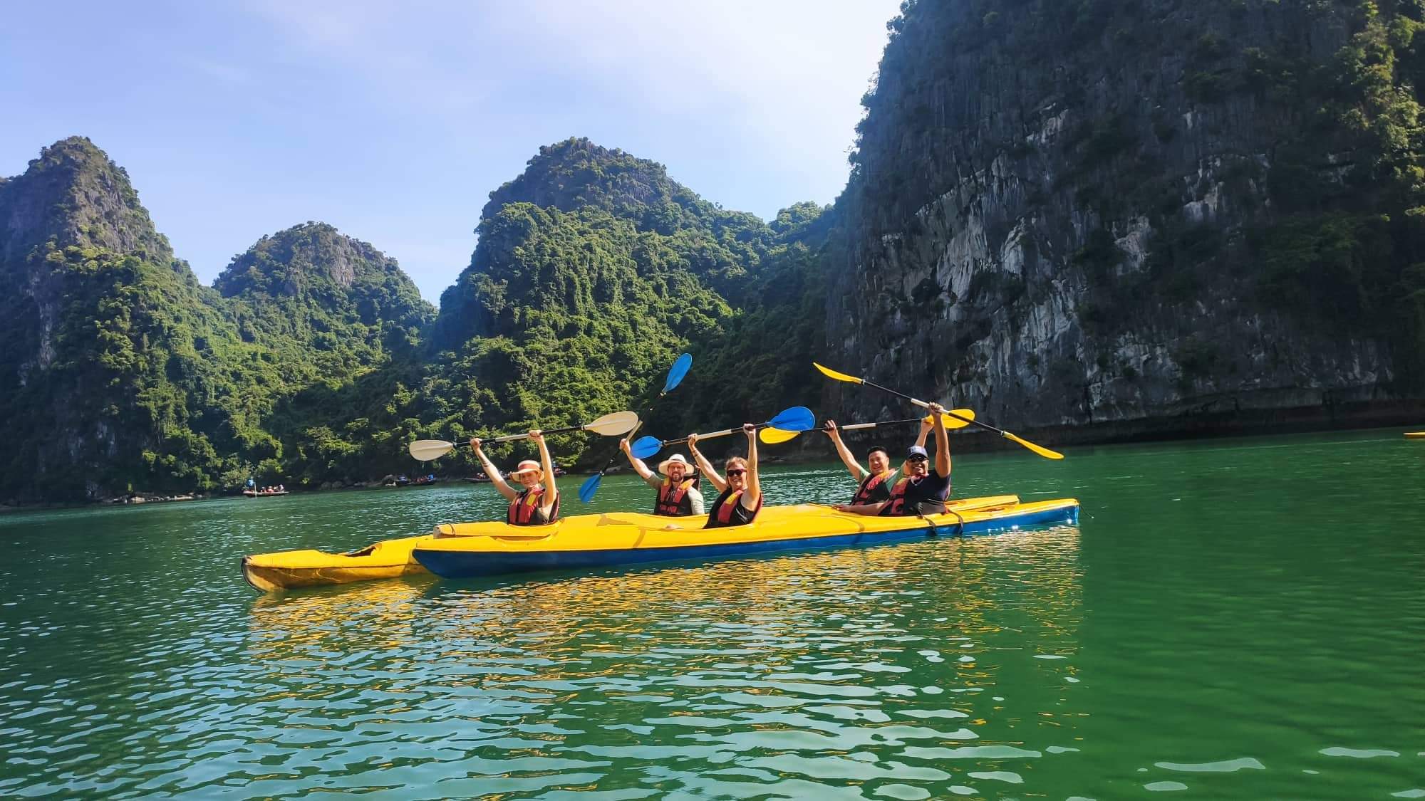Big seafood fest on a Ha Long bay cruise