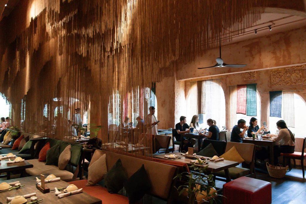 Hum Lounge and Hum Signature