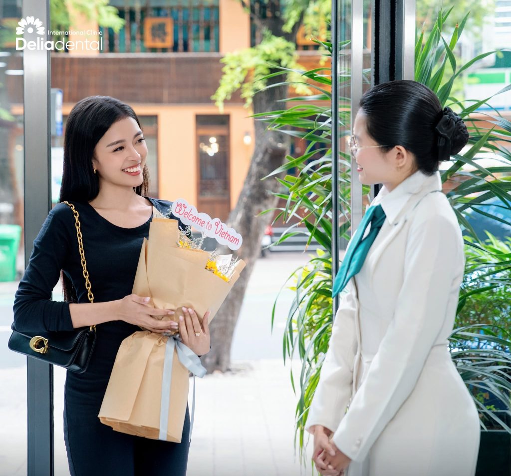 Patient arrives for Initial consultation